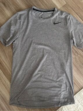 Nike Men’s Gray Heather Dri-FIT Short Sleeve Tee